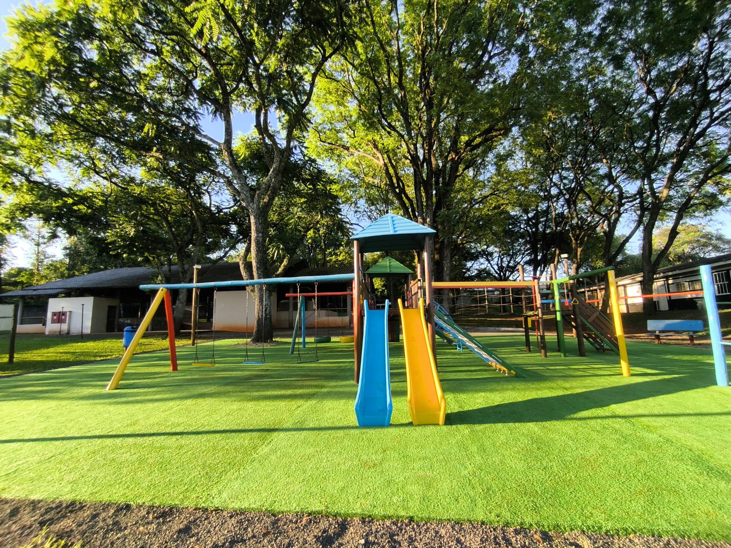 assemib playground associados